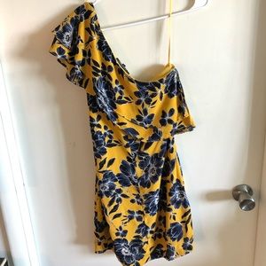 Olivaceous dress size small